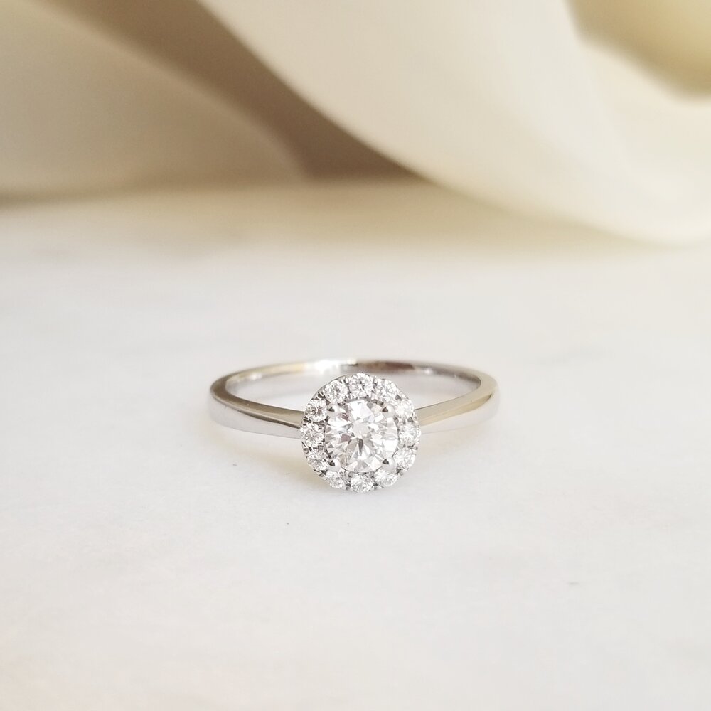 0.32 CT Round Halo CVD E/VS2 Diamond Engagement Ring